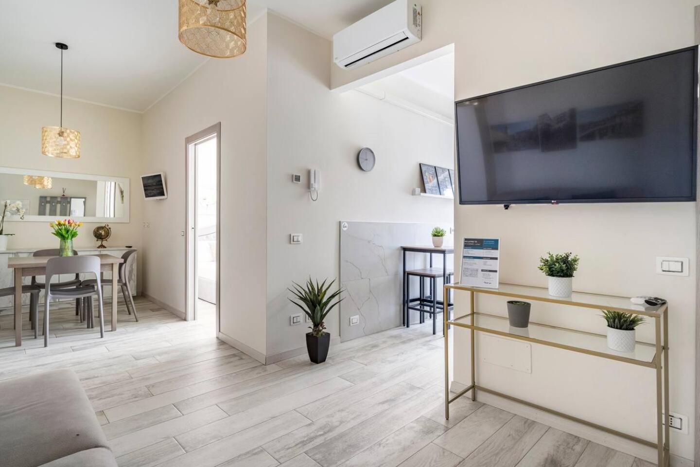 Snt Apartment - City Center Бергамо Экстерьер фото
