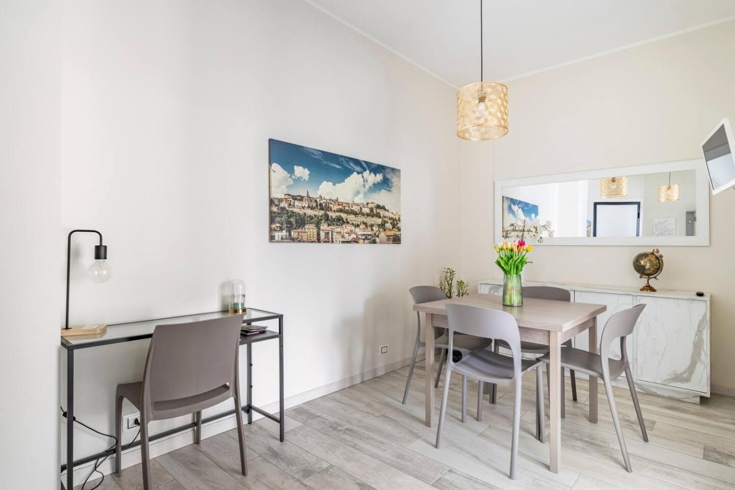 Snt Apartment - City Center Бергамо Экстерьер фото